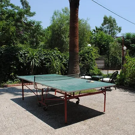 Beyaz Saray ホテル 2*